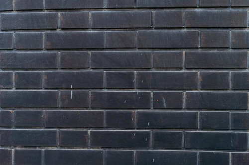 黒いレンガの壁