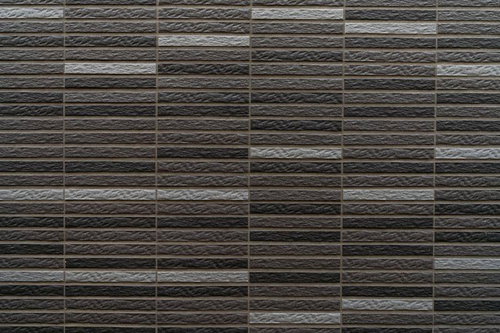 ダークブラウンとライトグレーの横長レンガタイル