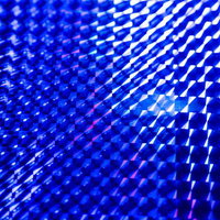 青いホログラフィック光の波紋パターンの写真