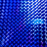 青く光るホログラフィックシートの写真