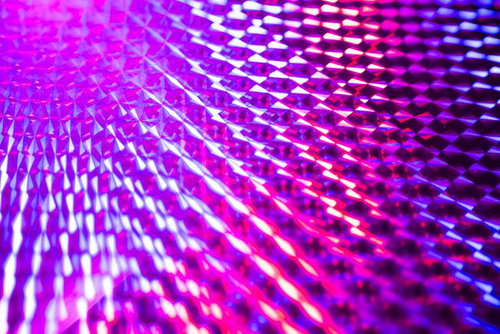 紫とピンクのホログラフィック光