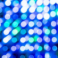 青と白の光が作る幻想的なボケ効果のテクスチャの写真