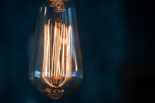 古きレトロなフィラメント電球の灯り - アンティーク照明