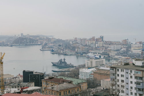ロシア・ウラジオストクの港湾風景と街並み