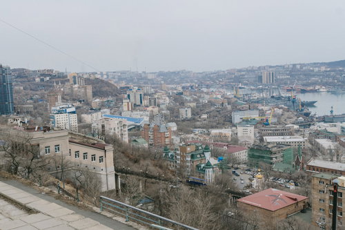 ウラジオストク（ロシア）の街並みと港湾風景