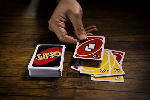 ウノのドロー2カードの積み重ねは非公式ルール