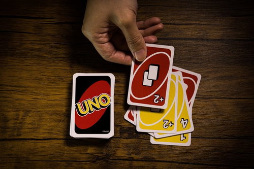 ドロー2にドロー2を重ねて4枚引かせる「ドロー2返し」