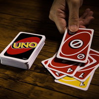 次の順番を飛ばす「スキップ」カードを場に出すの写真