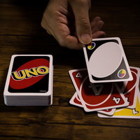 オリジナルルールを追加できるUNOのカードとブランクカードの写真