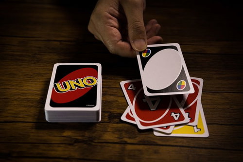 オリジナルルールを追加できるUNOのカードとブランクカード