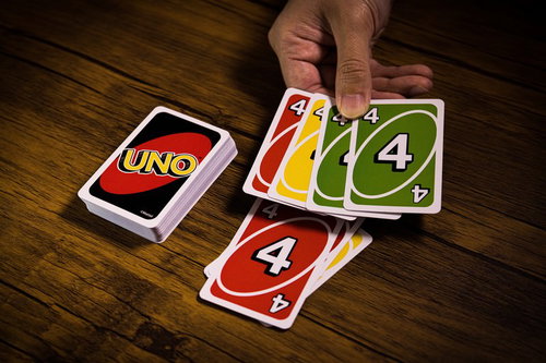 場に同じ数字を一緒に出すUNOのハウスルール