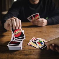 ドロー4で山札からカードを4枚ひくプレイヤーの手元の写真