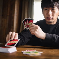 なかなか手札が減らないUNOのカードゲームの写真