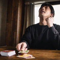 勝利の瞬間にガッツポーズをするプレイヤーの写真