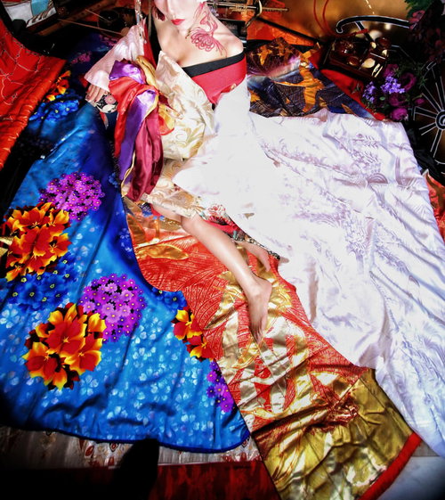 華やかな花魁姿の着物メイク・帯・髪飾りの伝統和装