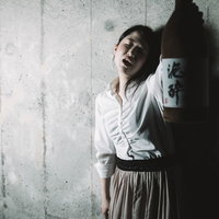 意味不明な奇声を発する泥酔女子の写真