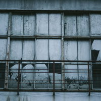 「PSOT」と誤字のある郵便ポストの写真