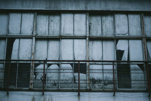 「PSOT」と誤字のある郵便ポスト