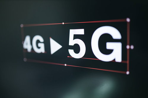 4Gから5Gへの移行を示すディスプレイ画面