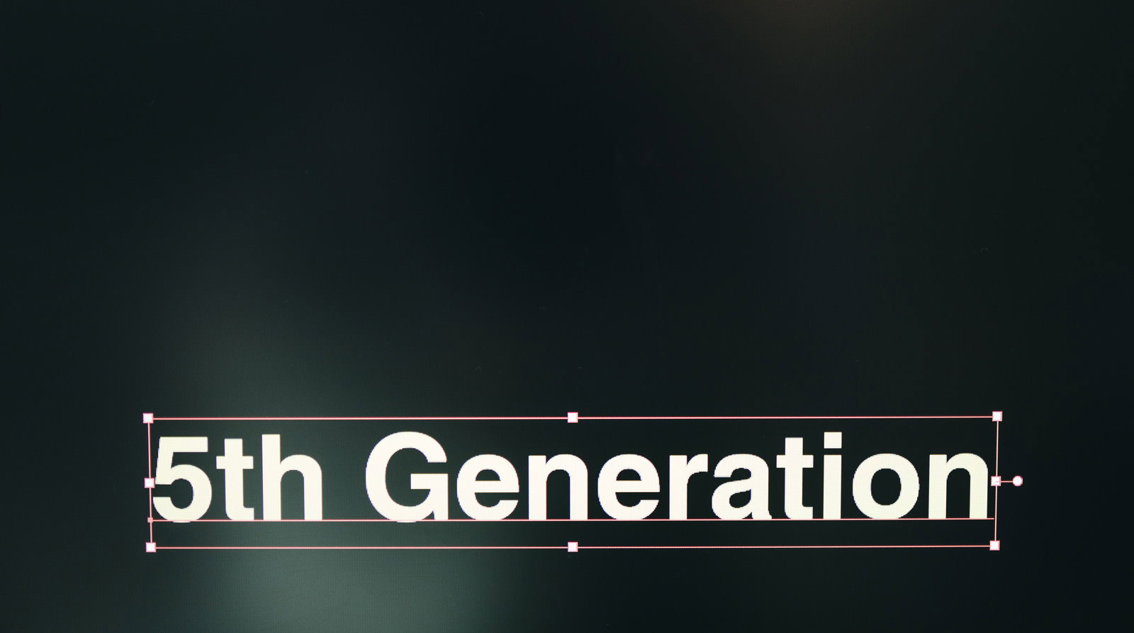 暗い背景に白文字で5th Generationと表示された画像
