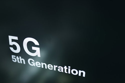 5Gのスゴさ（第5世代移動通信システム）のロゴと文字表示