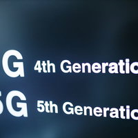 4G通信と5G通信の世代表示とネットワーク技術の比較の写真
