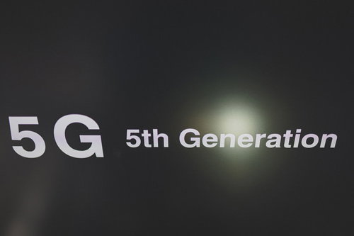 第5世代移動通信システム（5G）の光る文字表現