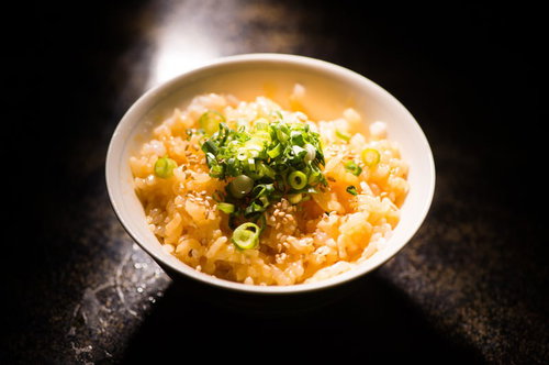 栄太郎の炊きたてご飯と新鮮な生たまごを絡めた贅沢な1杯