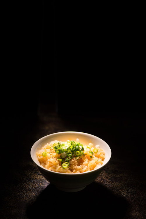 栄太郎の朝食メニュー、湯気立つ卵かけご飯（TKG）