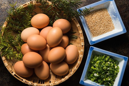 平湯温泉の料理宿「栄太郎」は、生たまご食べ放題の朝食が付きます