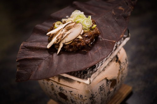 奥飛騨の朝食の定番！ご飯のおとも朴葉味噌