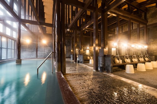 平湯温泉の内湯「ひらゆの森」の大浴場