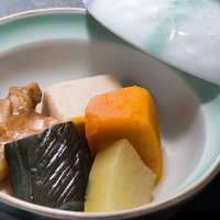 旅館栄太郎の季節の煮物の炊き合わせ～かぼちゃと大根と筍の写真