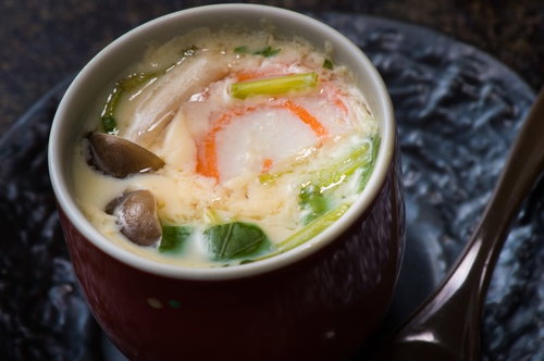 平湯温泉の旅館栄太郎で提供される茶碗蒸しの一品