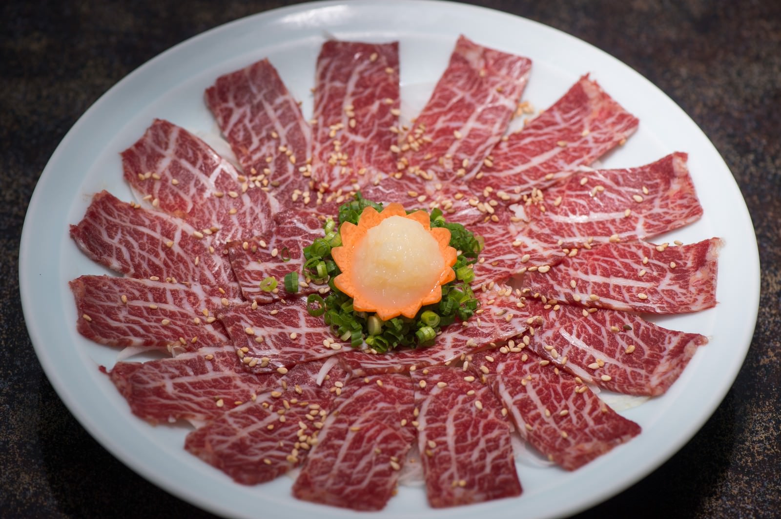平湯温泉・栄太郎の霜降り馬刺し定食