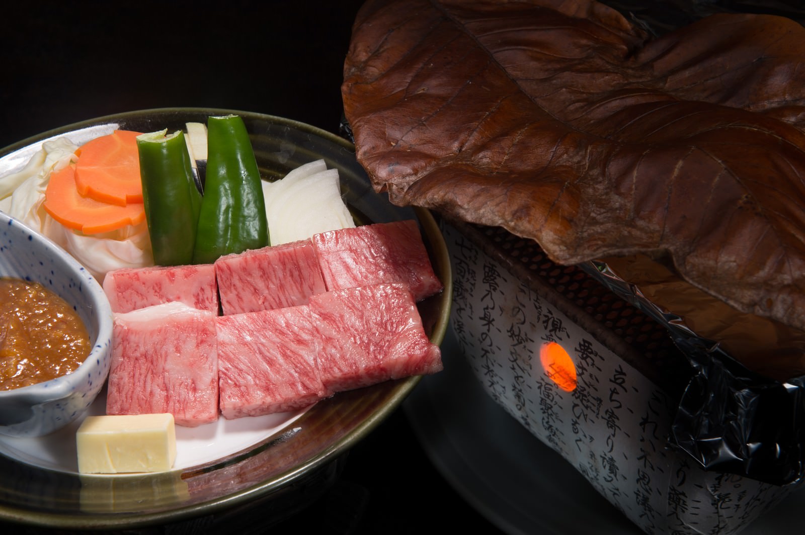 飛騨牛サーロインステーキの朴葉焼き