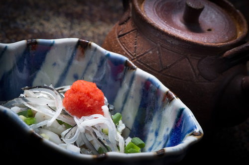 飛騨のふぐのコリコリの皮に添えたピリ辛のもみじおろし