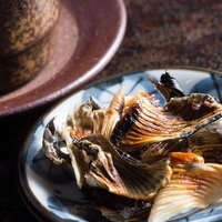 日本酒の肴に最高な飛騨ふぐのヒレ、栄太郎の逸品の写真