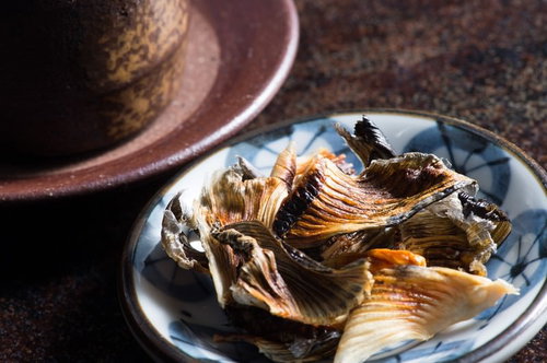 日本酒の肴に最高な飛騨ふぐのヒレ、栄太郎の逸品