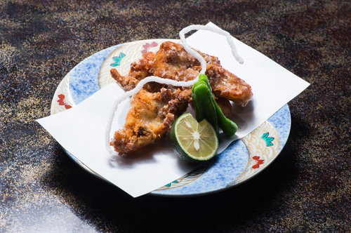 身ホクホクで口の中でほぐれる飛騨ふぐの唐揚げ