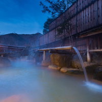 平湯館の露天風呂から眺める北アルプスの夜景の写真