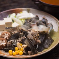 平湯温泉の冬の味覚である地産のすっぽんを使った鍋料理の写真