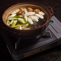 活きのよいスッポンを上品な和風だしで炊き上げる土鍋、平湯温泉の長瀬スッポン養殖場の写真