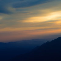 平湯温泉から眺める北アルプスの夕暮れシルエットの写真