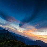 夕方の西穂山荘からの焼岳と北アルプスの風景の写真