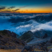 北アルプス西鎌尾根から見る夕焼けと雲海の絶景の写真