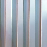 カバールーフ鋼板の規則正しい縦縞テクスチャーの写真