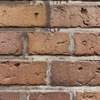 隙間をコンクリートで固められた煉瓦と茶色いテクスチャーの写真