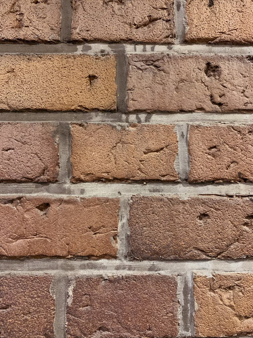 隙間をコンクリートで固められた煉瓦と茶色いテクスチャー