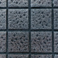 凹みに汚れが染み付いたグレータイル（テクスチャー）の写真